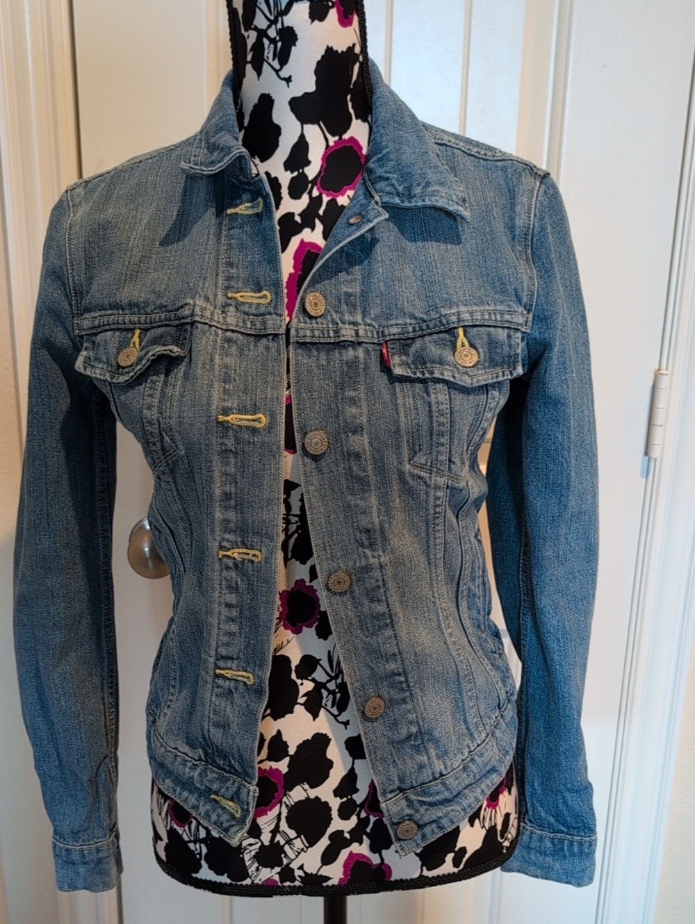 Levi's Light Blue Denim Jean Jacket - Women's Fitted Style Size XS